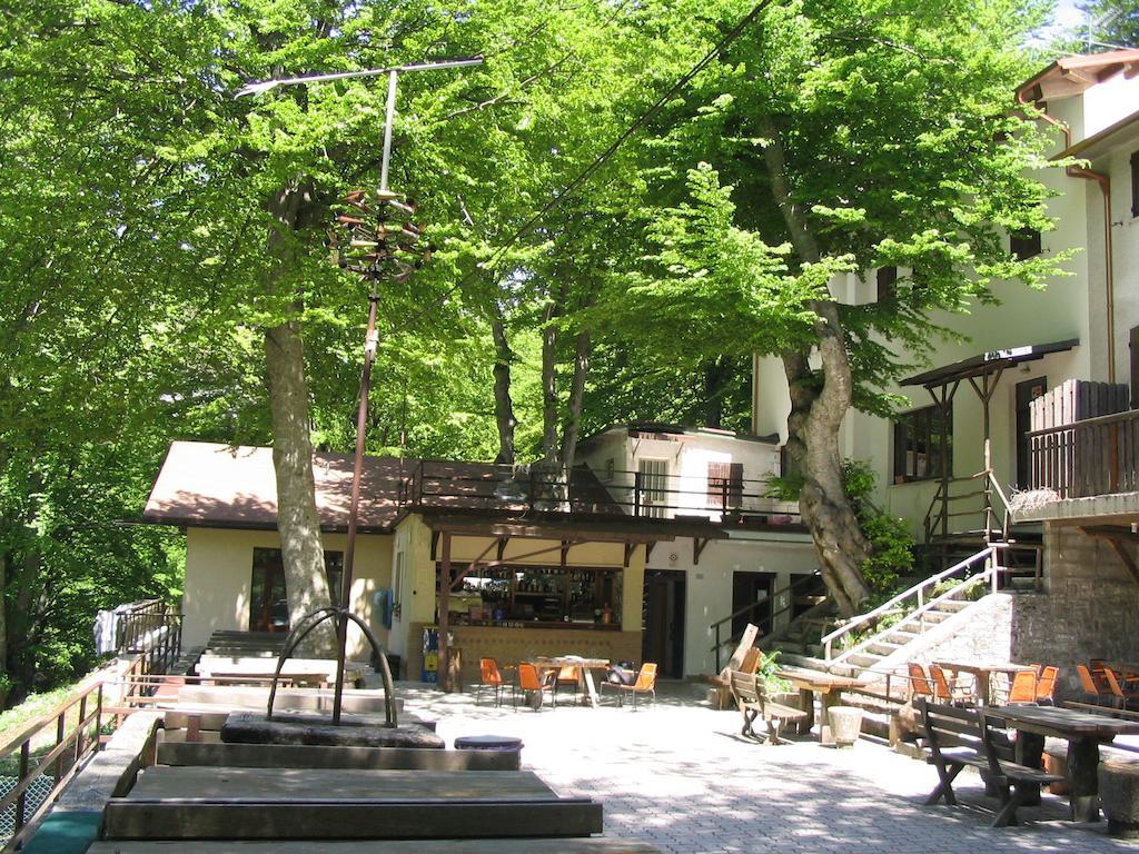 Albergo Ristorante Montecucco Da Tobia Sigillo Luaran gambar