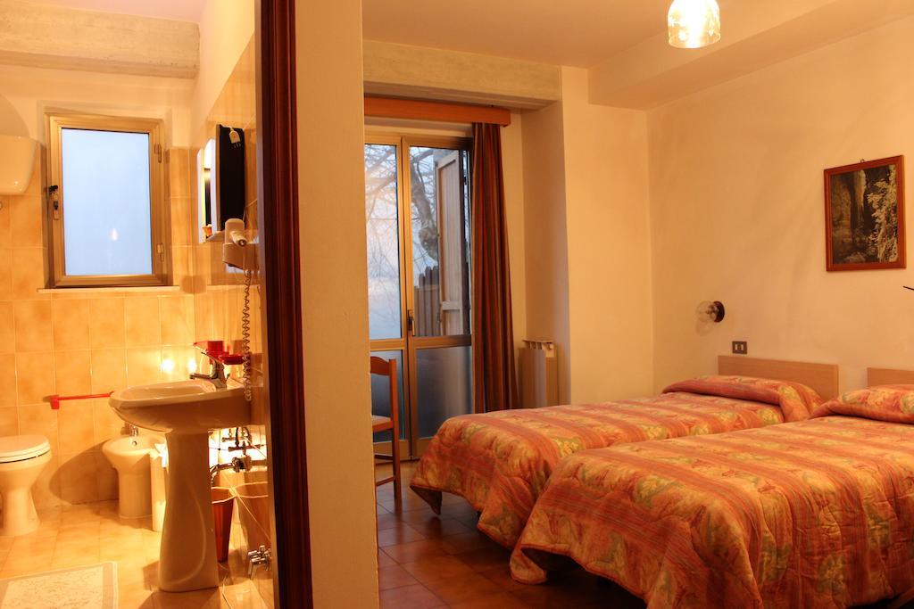 Albergo Ristorante Montecucco Da Tobia Sigillo Bilik gambar
