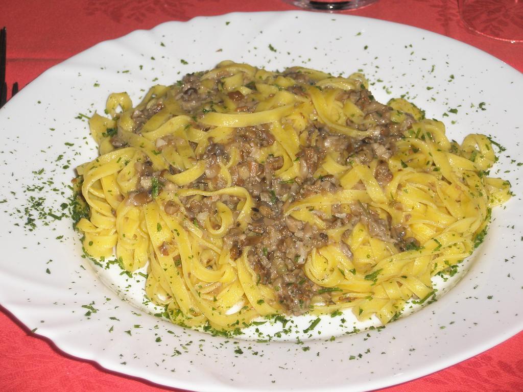 Albergo Ristorante Montecucco Da Tobia Sigillo Luaran gambar