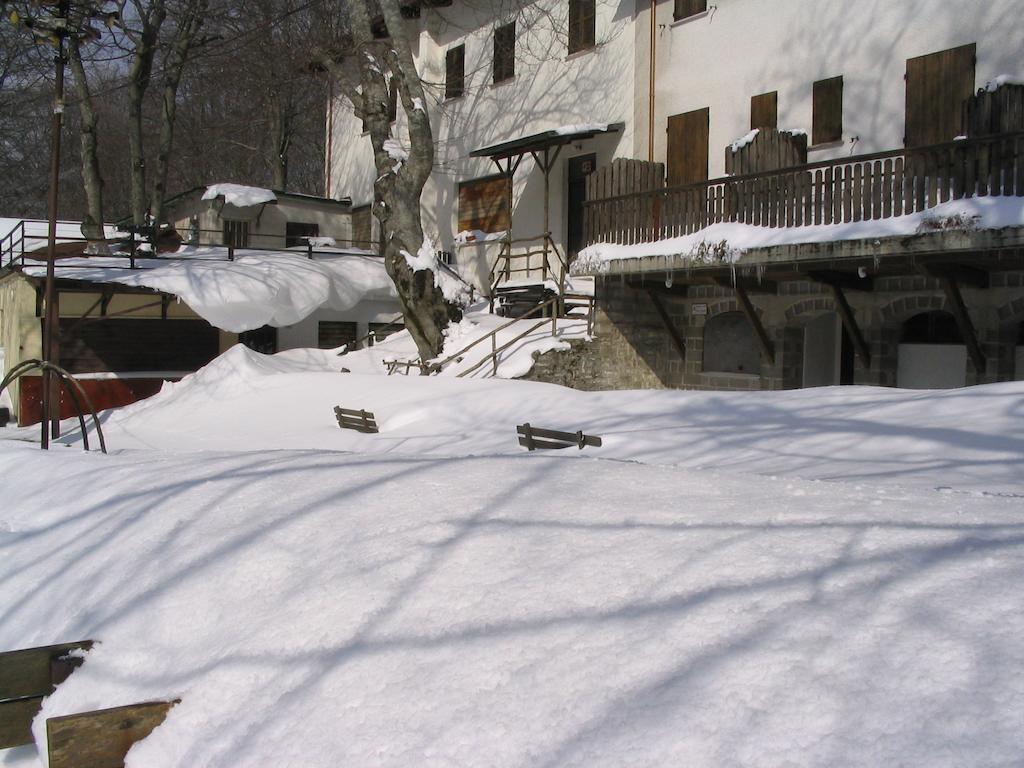Albergo Ristorante Montecucco Da Tobia Sigillo Luaran gambar
